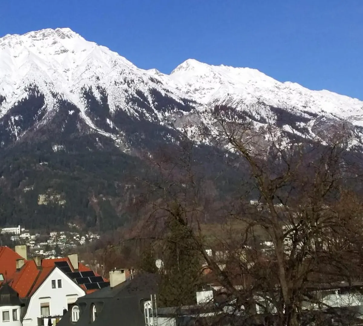 Charmante Wohnung Fuer 2 Personen In Zentrumsnaehe X Privater Parkplatz X Hochwertige Coworking-Arbeitsplaetze Im Haus Innsbruck Österreich